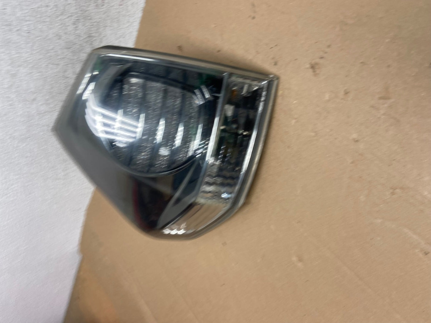 2006 to 2007 Lexus RX400H Left Driver LH Side Tail Light AD6433 LK1