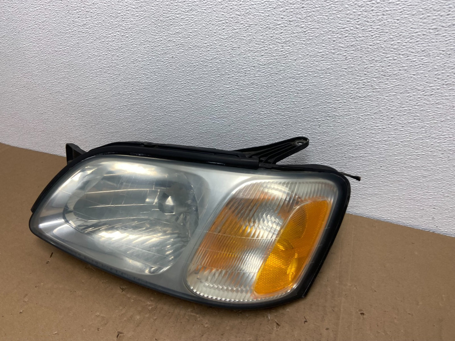 2000 to 2004 Subaru Legacy  Left Driver Lh Headlight Oem AB6536 DG1