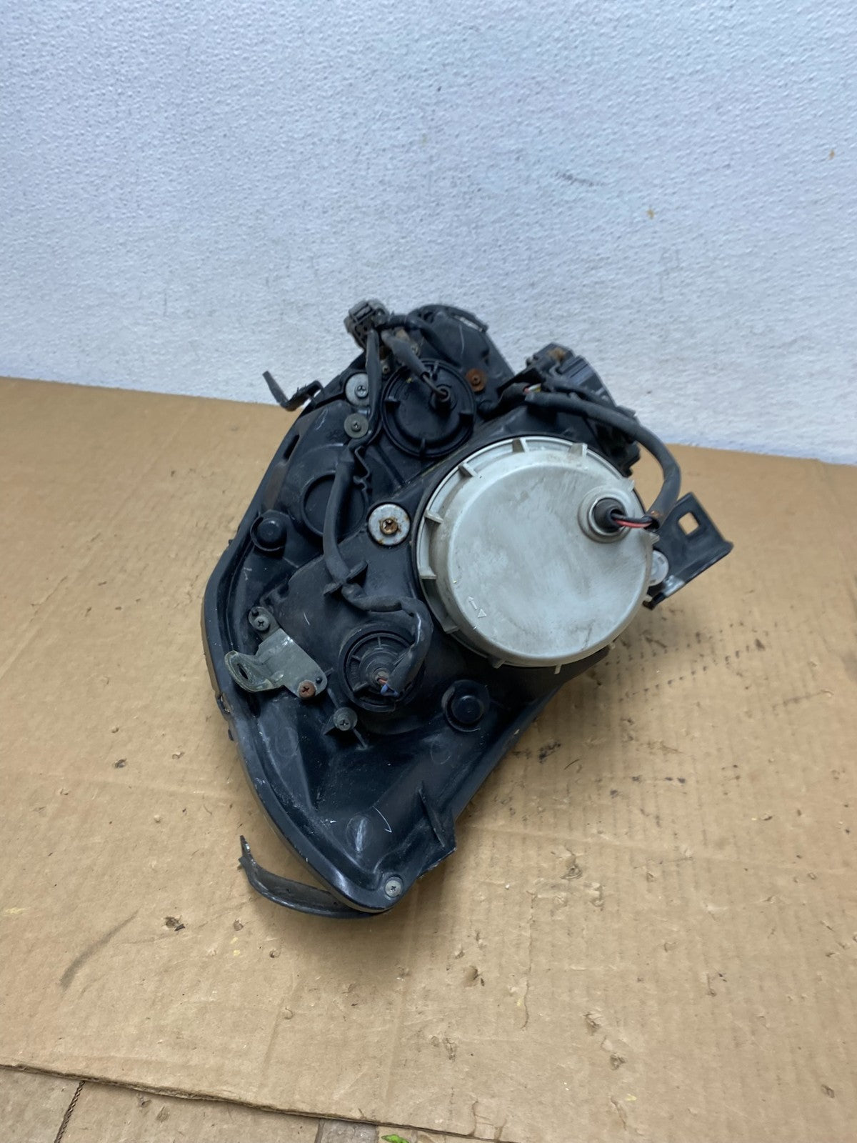 2004 to 2006 Nissan Maxima Left Driver Side Headlight Hid Xenon AD1096 DW10