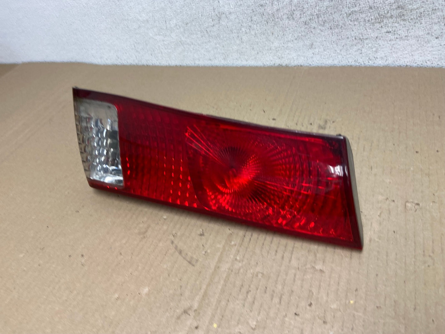 2000-2001 Toyota Camry Tail Light Left Driver LH Side Inner AE9519 LK1