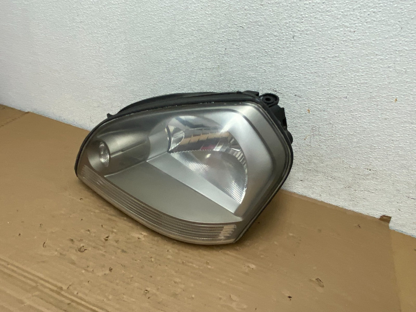 2005 to 2008 Hyundai Tucson Left Driver LH Side Headlight AD4247 DW1
