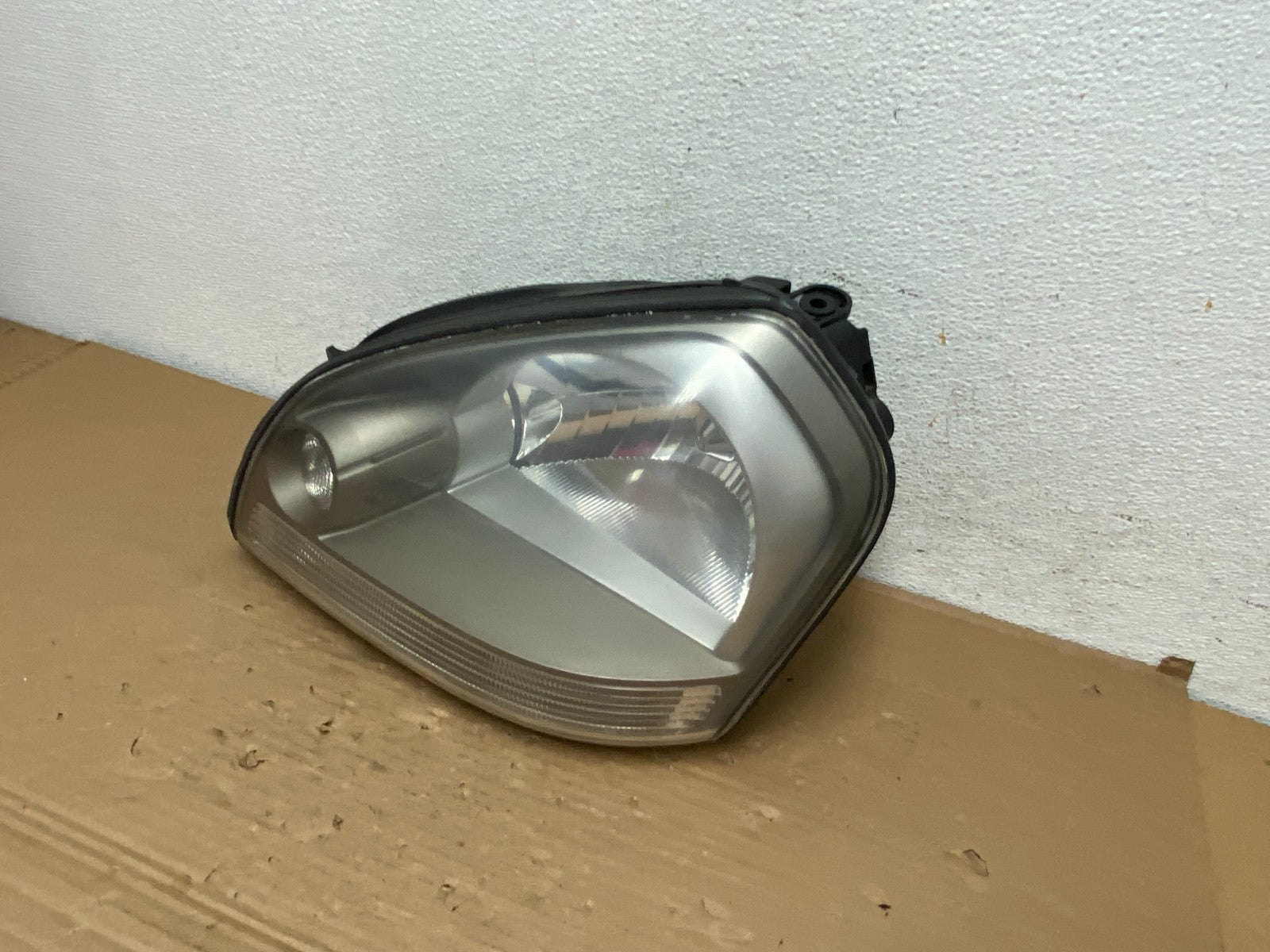 2005 to 2008 Hyundai Tucson Left Driver LH Side Headlight AD4247 DW1
