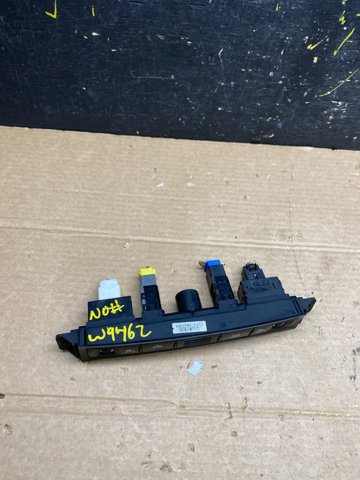 2006 - 2012 Kia Sedona Entourage Heated Seats ESC OFF Switches Panel W9462 DG4