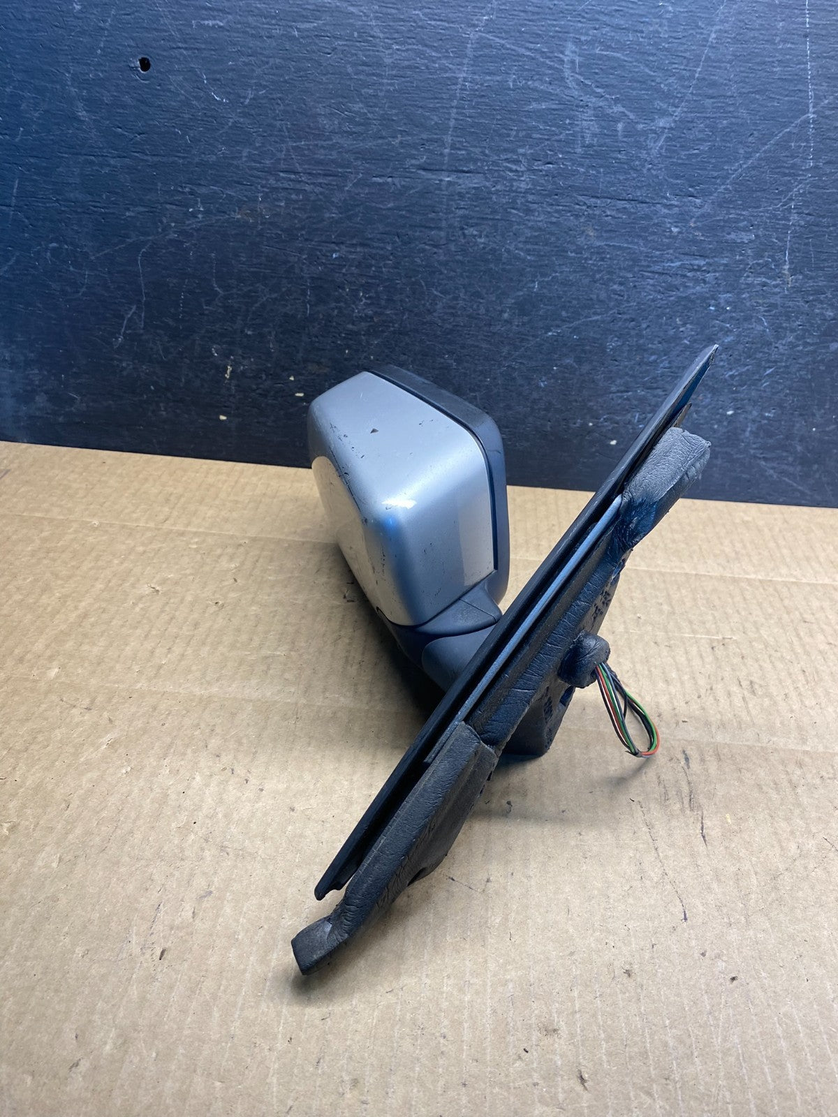 2001 to 2006 BMW 325i Right Passenger Side View Door Mirror AG7296 DW2