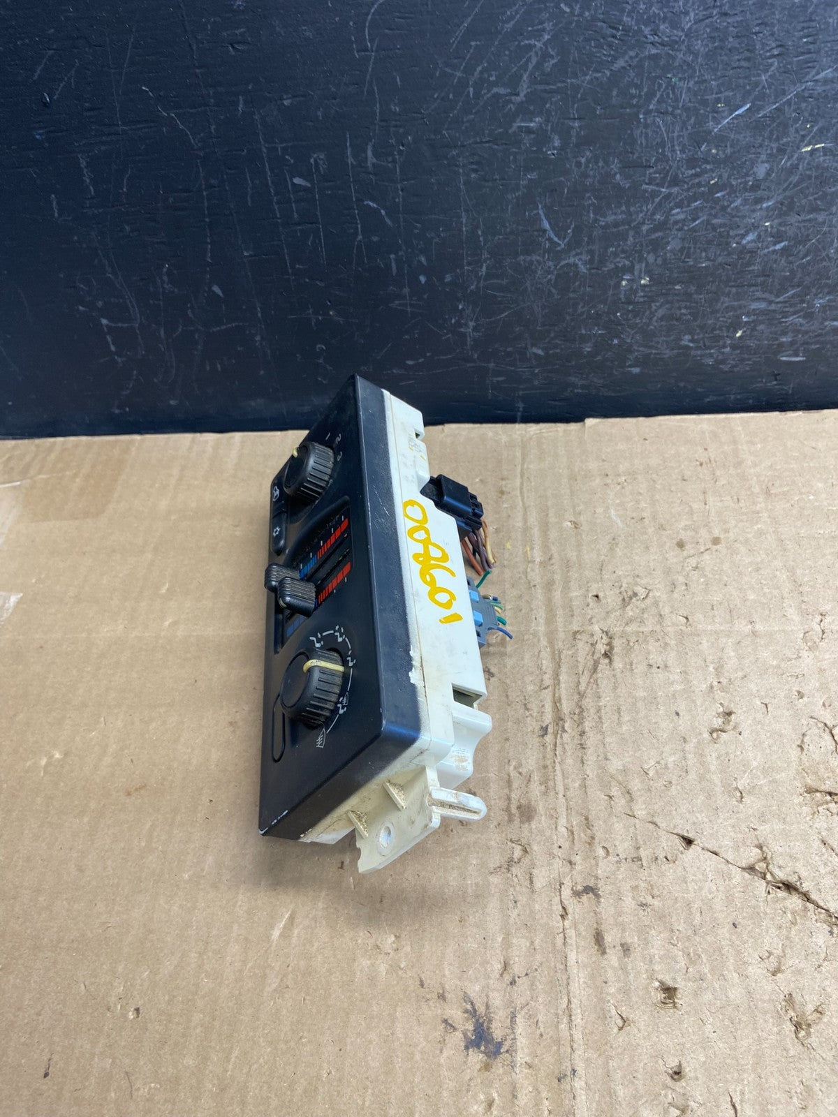 2003 to 2006 Chevrolet Silverado HVAC Heater Climate Control Module AE2045 DG2