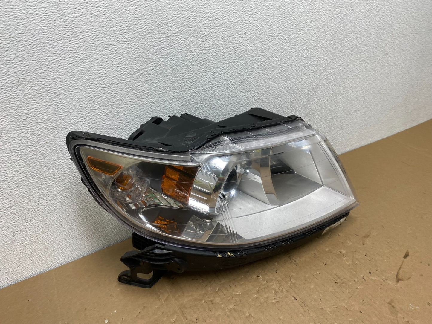 2008 - 2014  Subaru Tribeca Right Passenger Side Halogen Headlight OEM AB6886 DW2