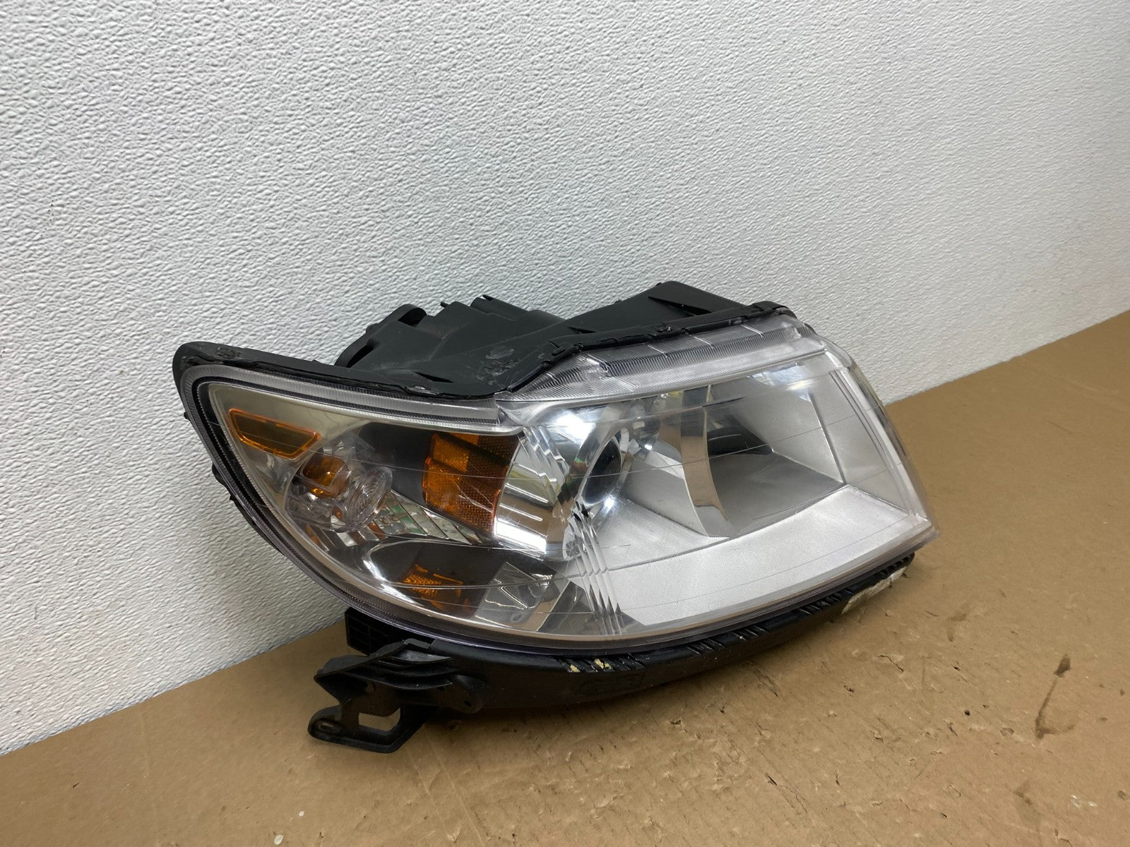 2008 - 2014  Subaru Tribeca Right Passenger Side Halogen Headlight OEM AB6886 DW2