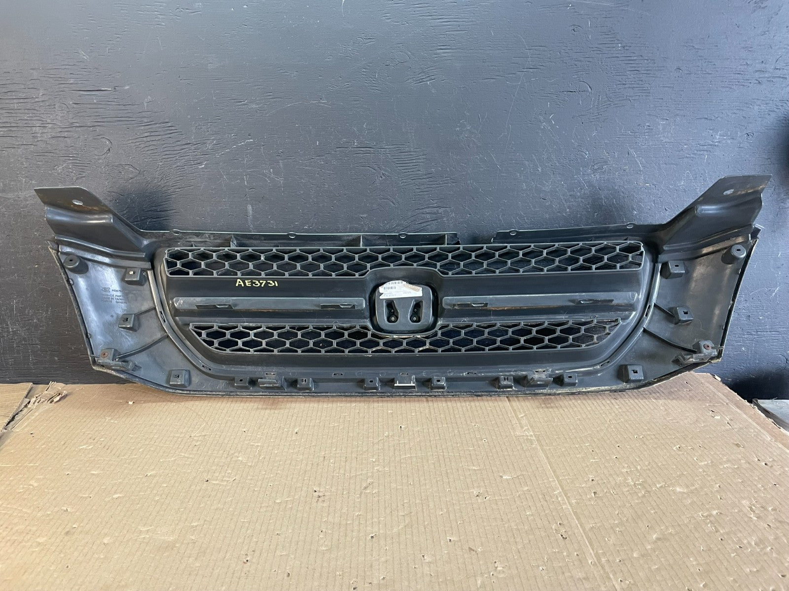 2003 2004 2005 Honda Pilot Front Upper Grill Grille Aftermarket AE3731 DG6