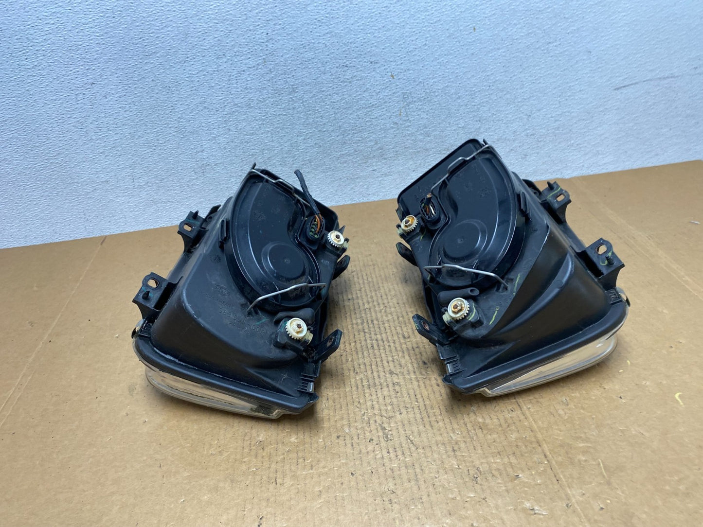 2002 to 2004 Volkswagen Jetta Left+Right Headlights AE0605 DW8