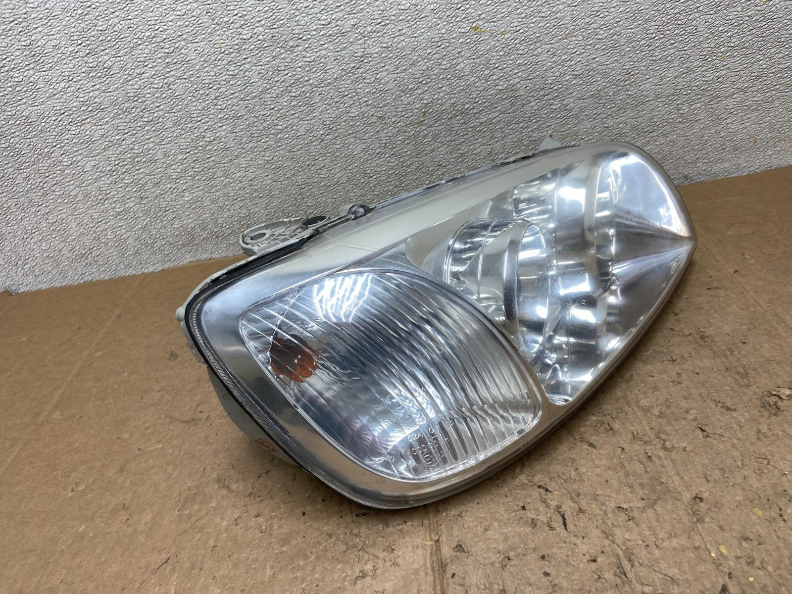 2004 2005 Hyundai XG350 XG Right Passenger RH Headlight Halogen AA5084 DW2