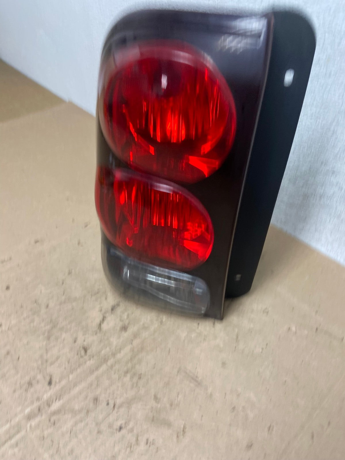 2002 to 2009 Chevrolet Trailblazer Left Driver LH Side Tail Light AE6457 LK1