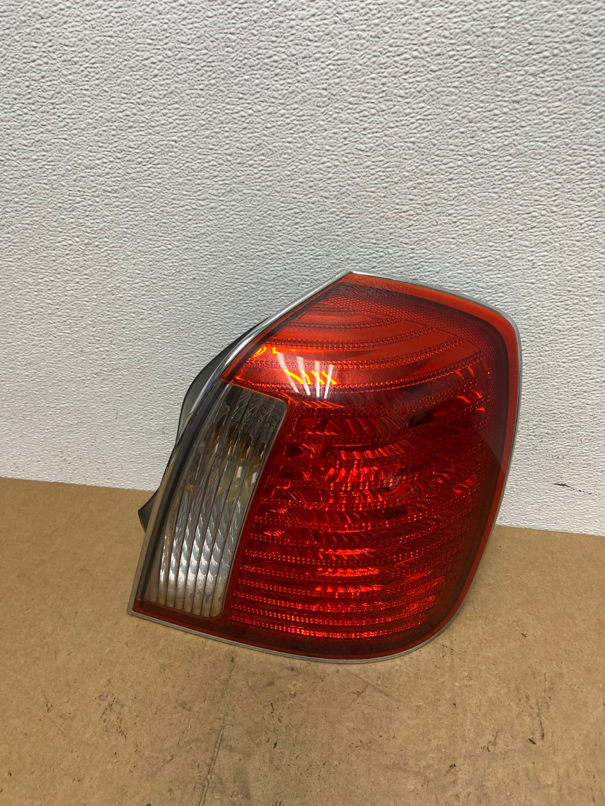 2004 to 2005 Hyundai XG350 Passenger Right Side Tail Light AC3310 LK0