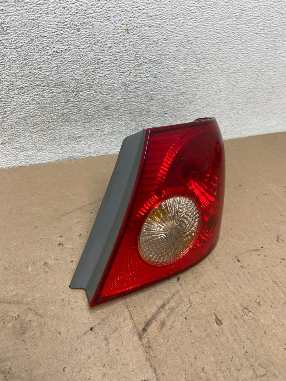 2005 - 2008 Toyota Corolla Right Passenger RH Side Tail light AG4846 LK2