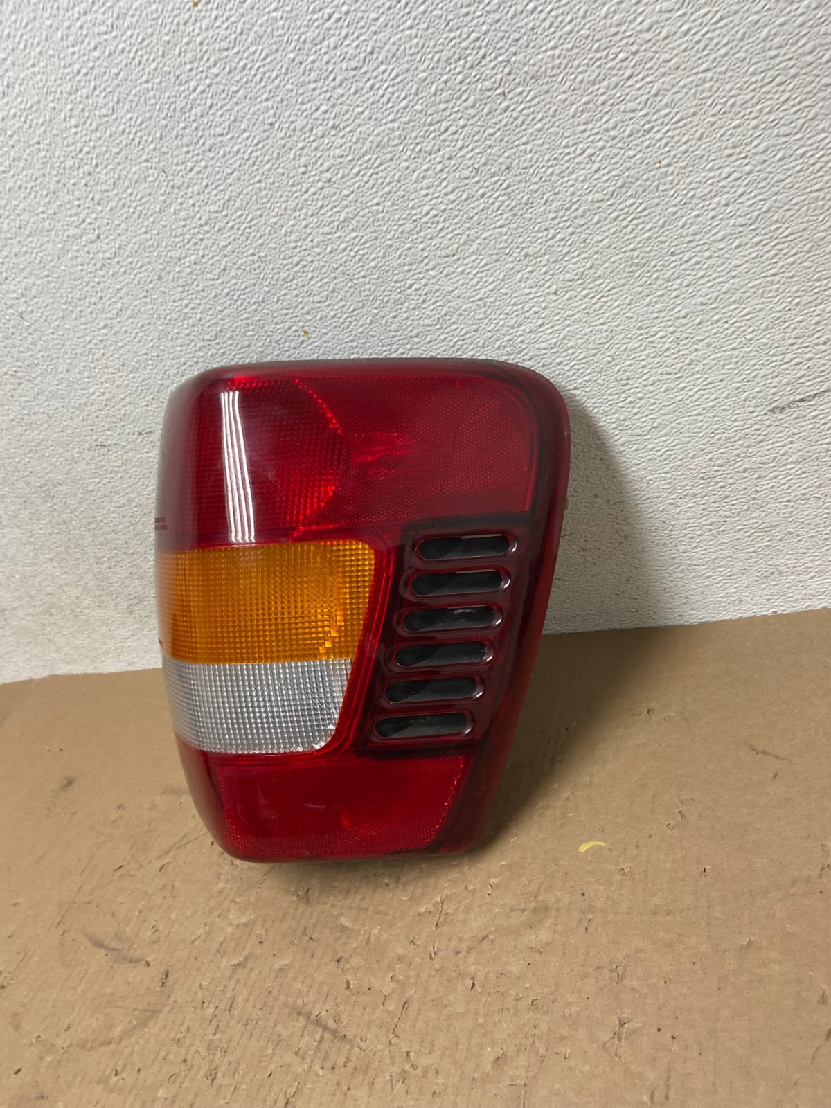 1999-2004 Jeep Grand Cherokee WJ Right Passenger Rh Tail Light AD7811 LK1