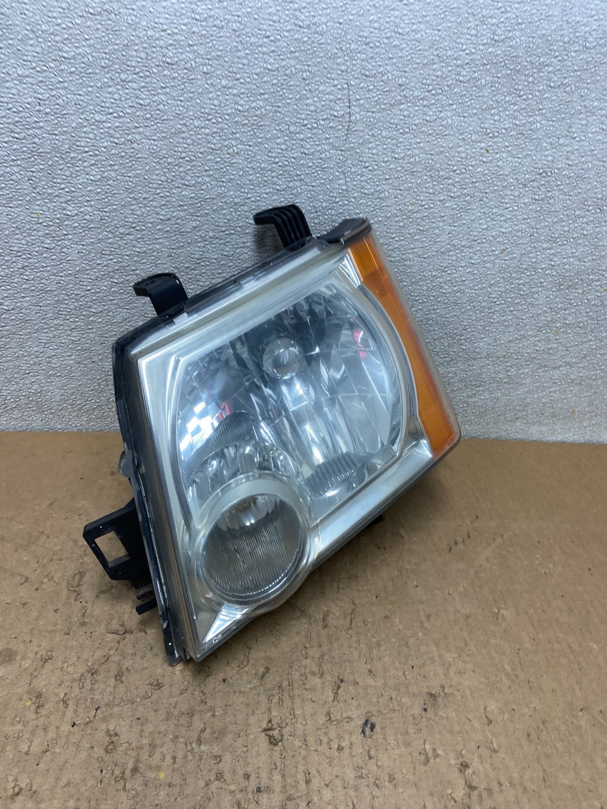 2005 - 2015 Nissan Xterra Driver Left LH Side Headlight Z9550 DW2