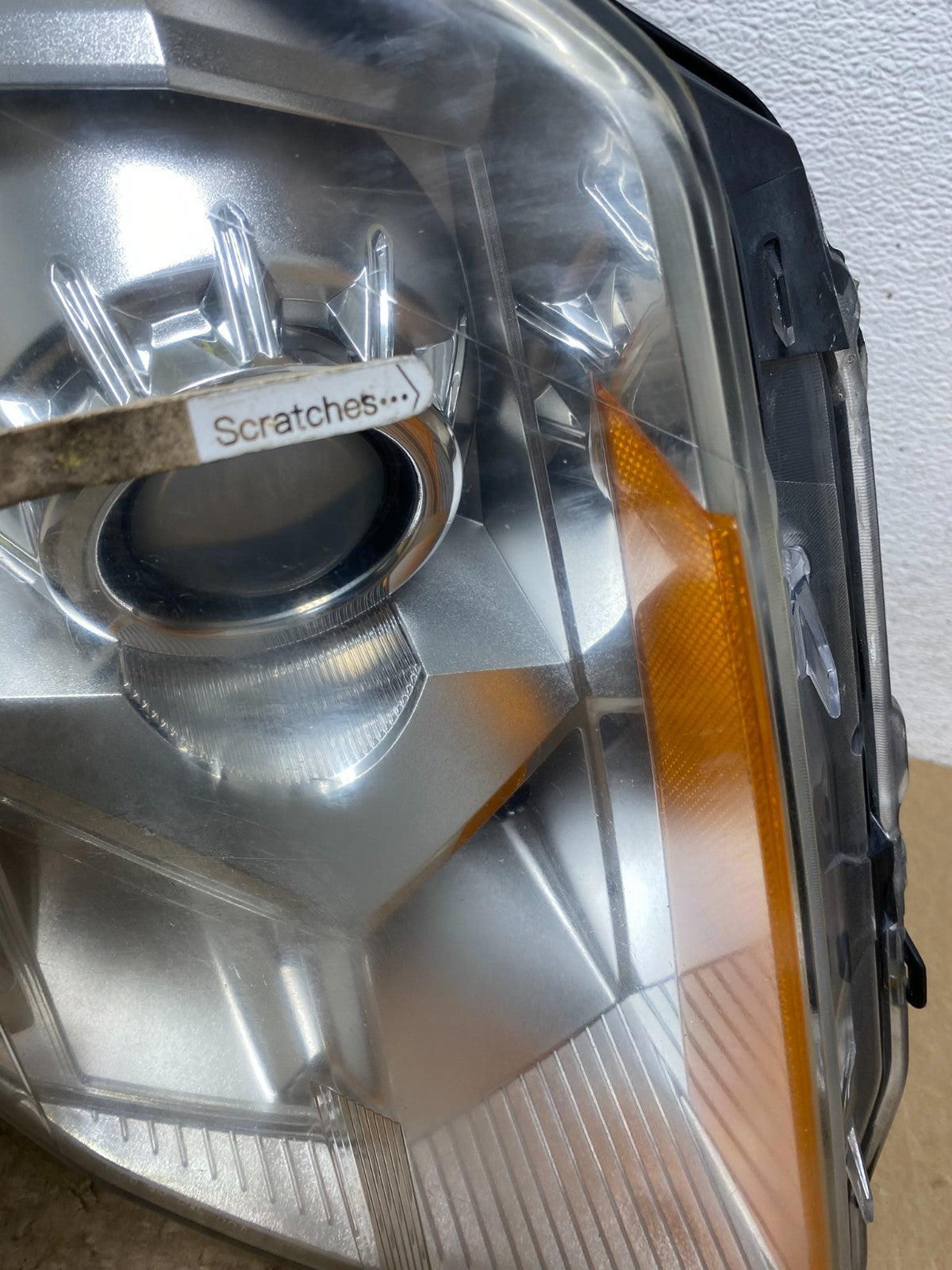 Halogen 2010 to 2016 Cadillac SRX Right Passegner Side Headlight AF9476 DW3