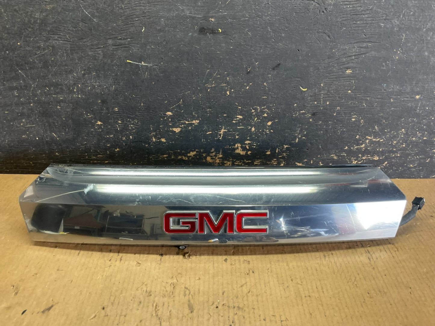 2011 to 2015 GMC Terrain Tailgate Liftgate with Camera Molding OEM AA5956 DG0