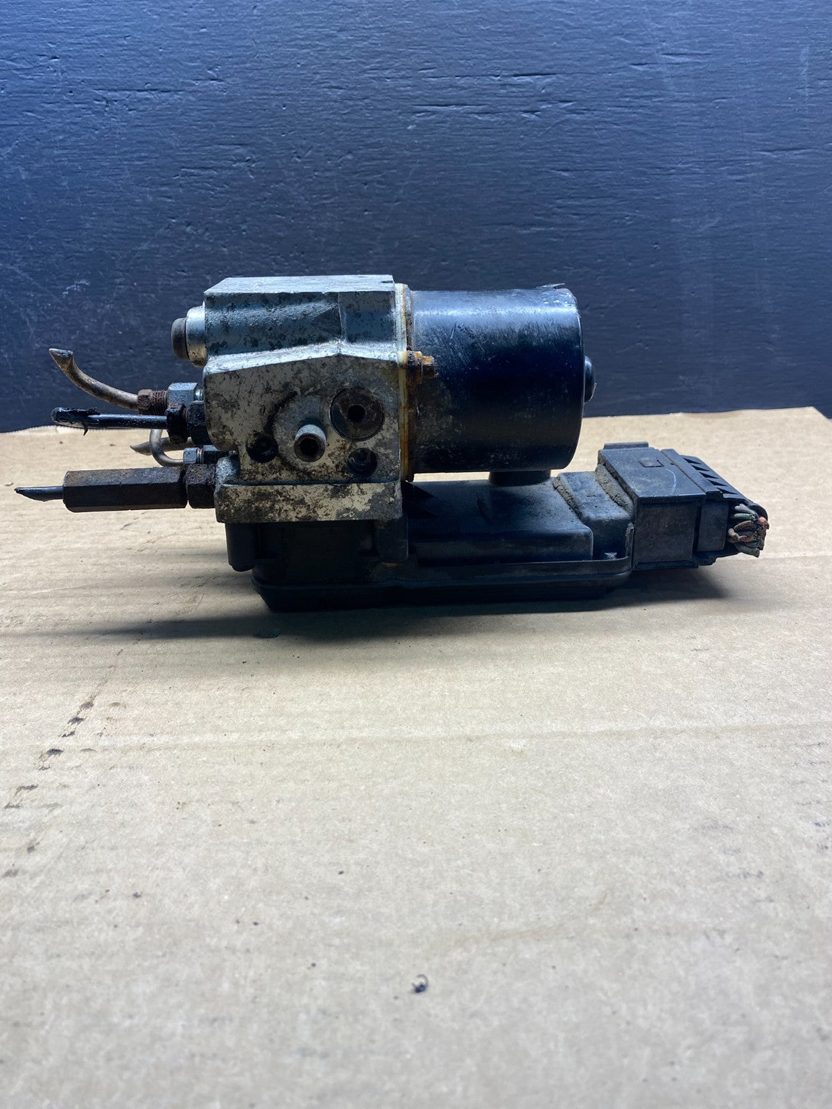 1999 to 2000 Ford F250 F350 SRW ABS Pump Control 2c342c346be AC7981 DG5