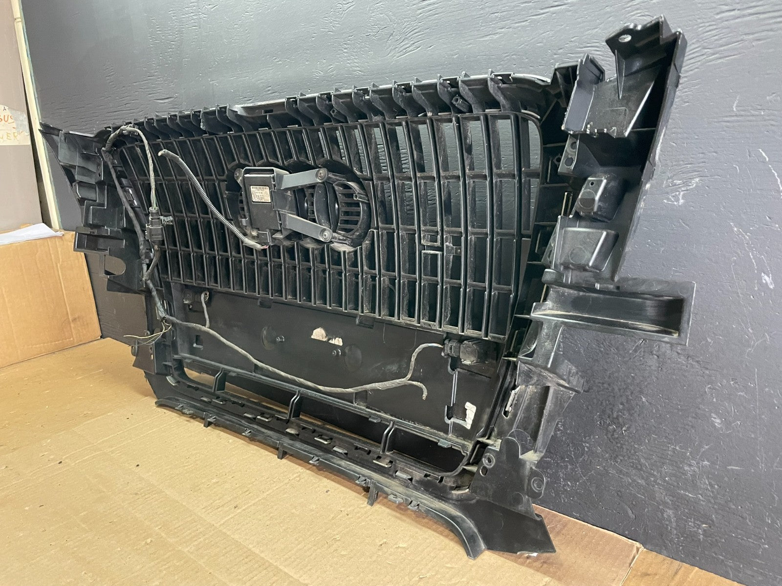 2012 to 2017 Audi Q7 Front Upper Grill Grille  OEM AB7613 DG10