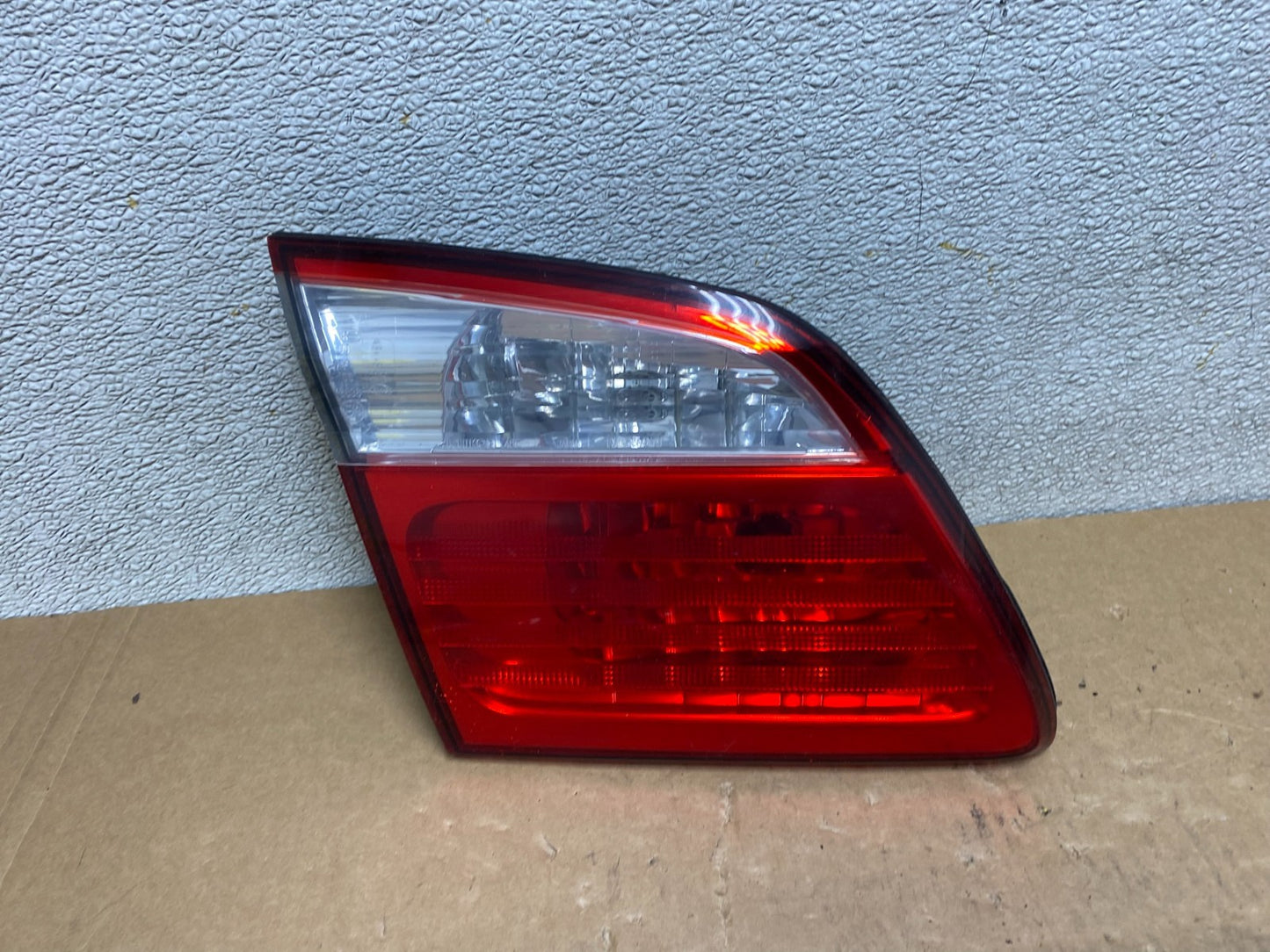 2000-2001 Infiniti i30 Left Driver Lh Side Tail Light Inner Oem V5196 DG0
