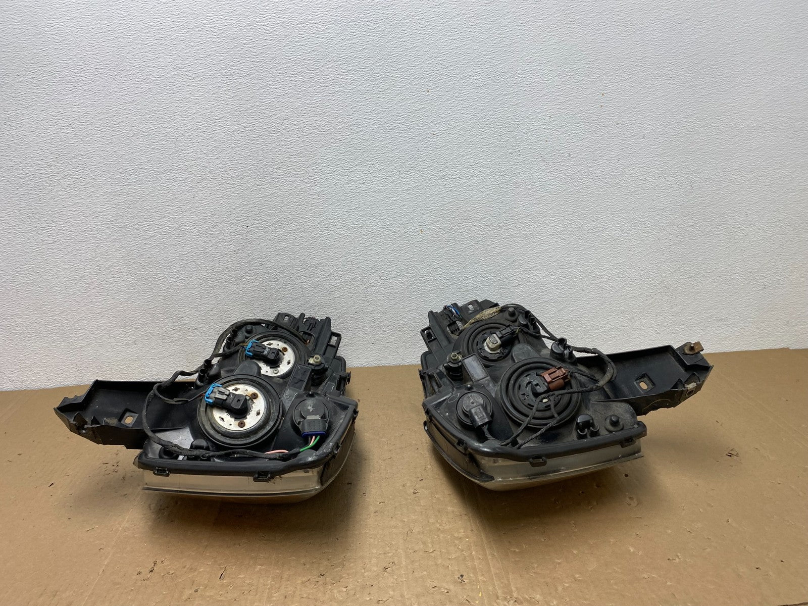 2004 to 2007 Nissan Armada Left+Right Side Set Headlights AC5976 DW11