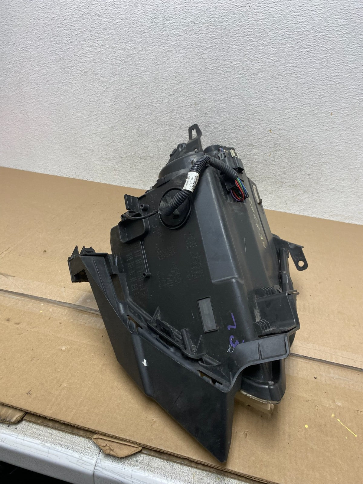Halogen 2010 to 2016 Cadillac SRX Left Driver LH Side Headlight AE6762 DW6
