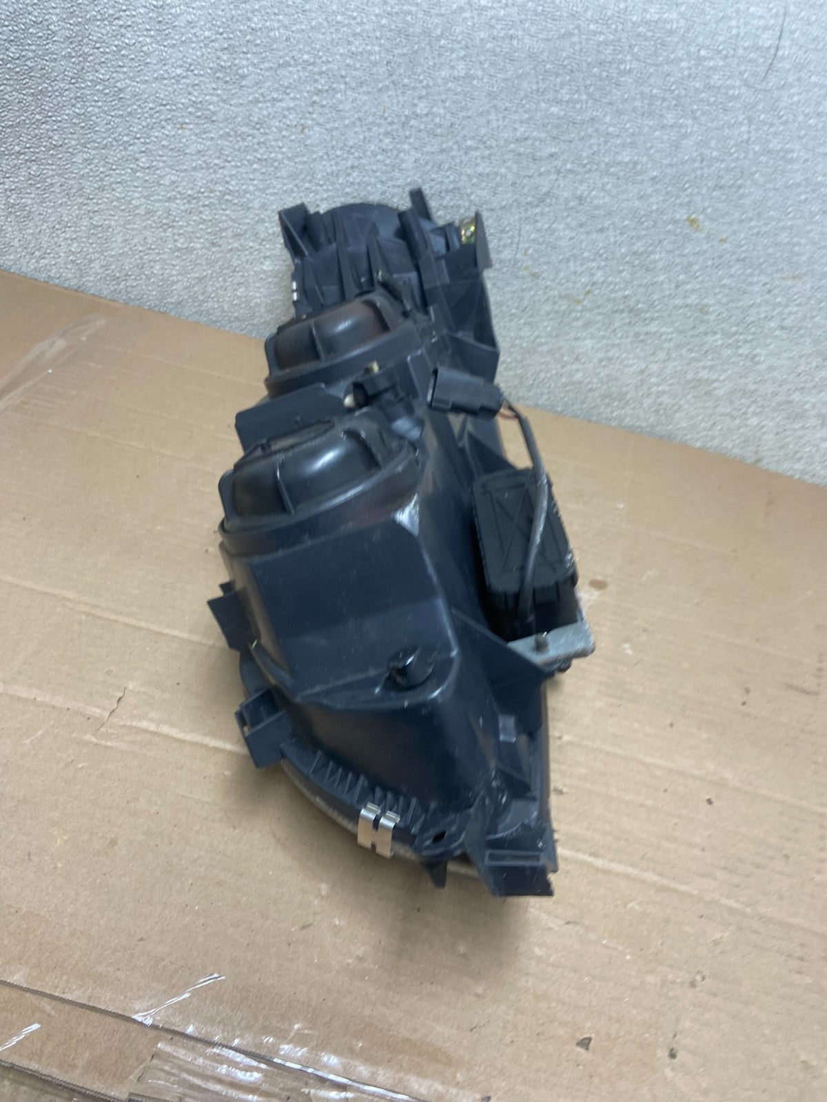 2001 to 2004 Volvo S60 Right Passenger Side Headlight Halogen Oem AA8690 DW7