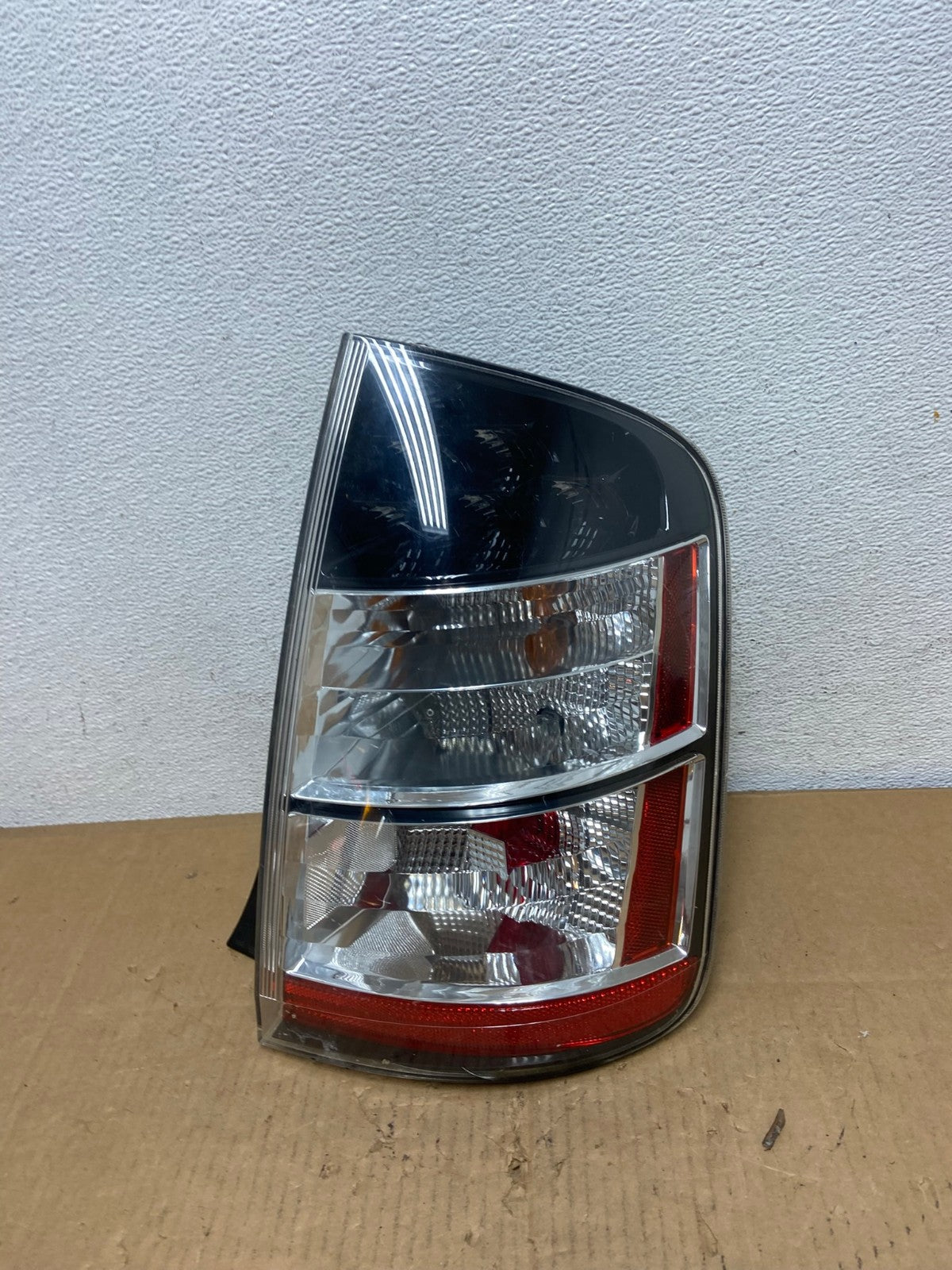 2004 - 2005 Toyota Prius Right Passenger Side Rh Tail Light AD0921 LK0