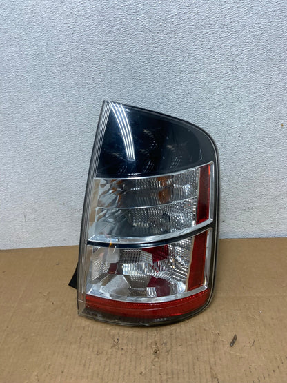 2004 - 2005 Toyota Prius Right Passenger Side Rh Tail Light AD0921 LK0