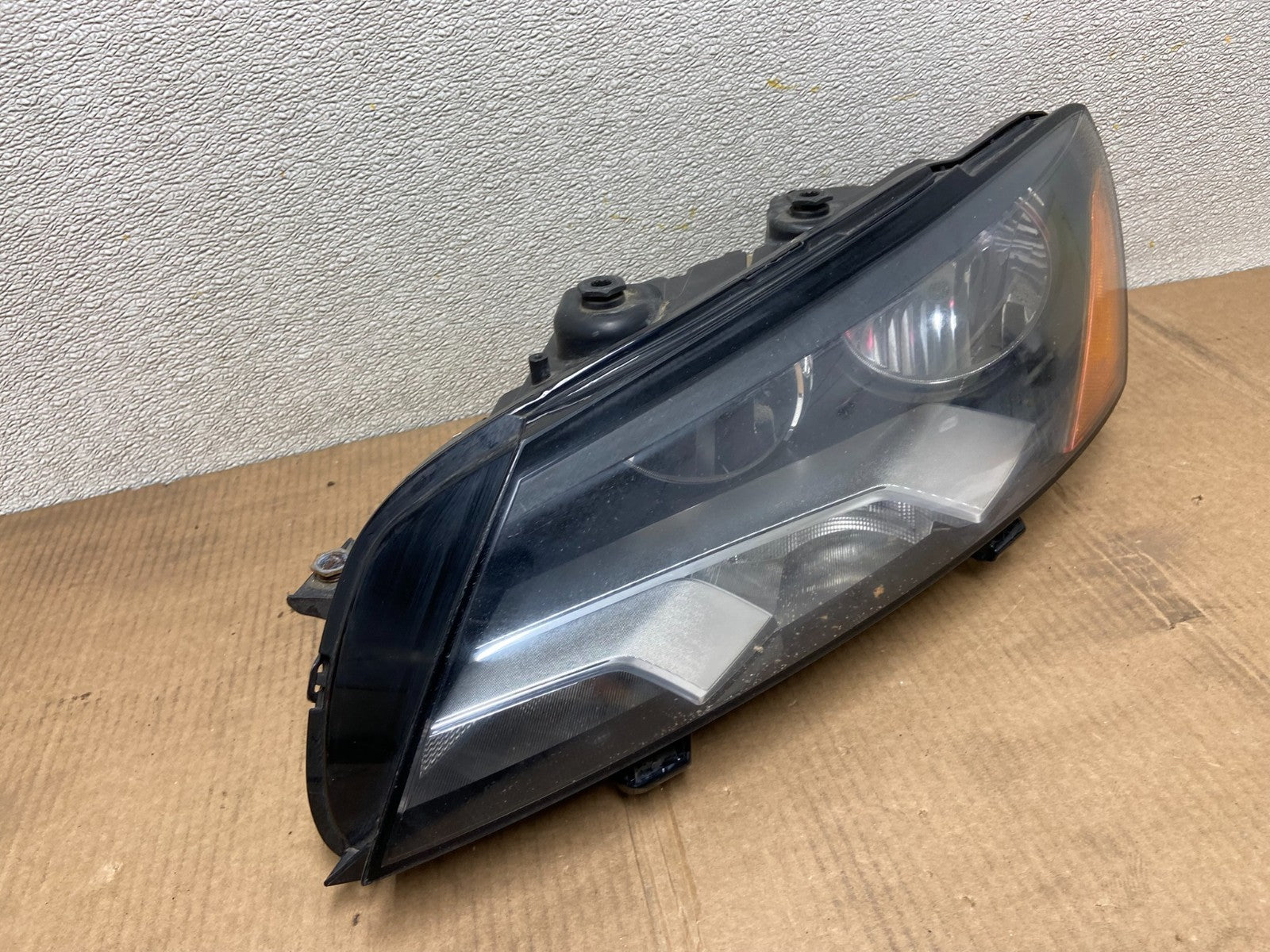2012-2015 Volkswagen Passat Left Driver LH Side Halogen Headlight OEM AA5293 DW2
