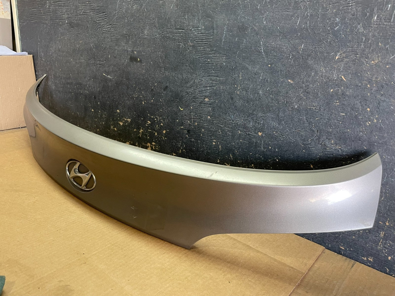 2011 to 2015 Hyundai Tucson Liftgate Tailgate Trunk Trim Molding AA8981 DG2