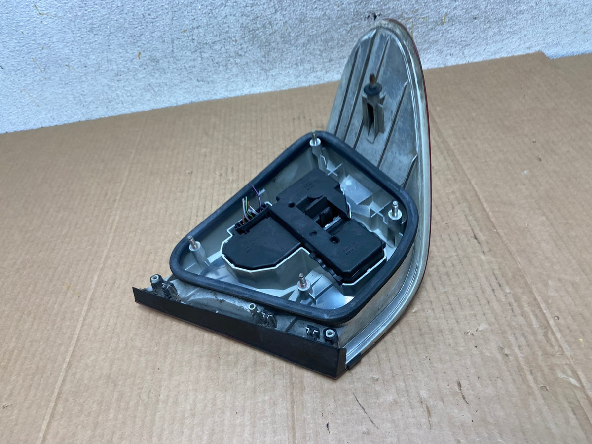 1998 to 2003 Mercedes Benz W208 CLK Right Passenger RH Side Tail Light AI5757 LK3