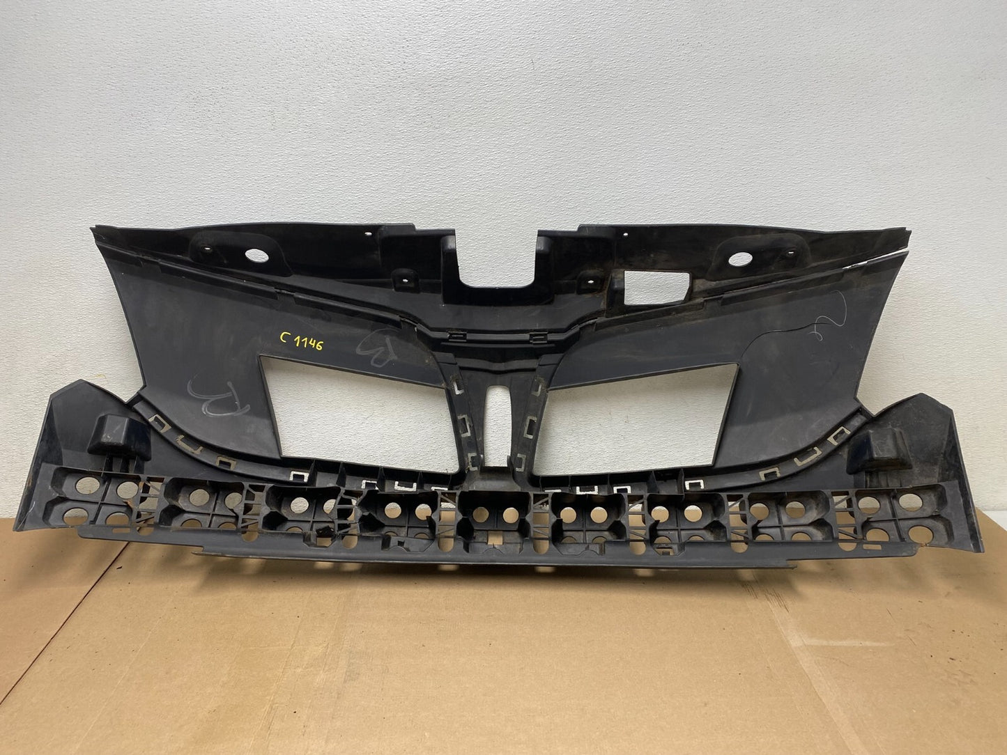 2013 to 2016 Lincoln MKT Grill Grille Support Panel C1146 OEM DG3