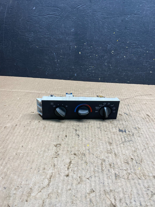 2001 - 2007 GMC Chevrolet Express 1500 Climate Control A/C OEM O7207 DG0