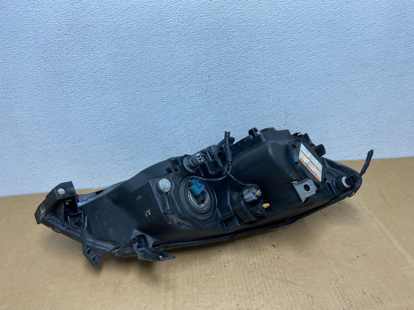 2005 to 2008 Acura RL Left Driver LH Side XENON HID Headlight AC8456 DW5