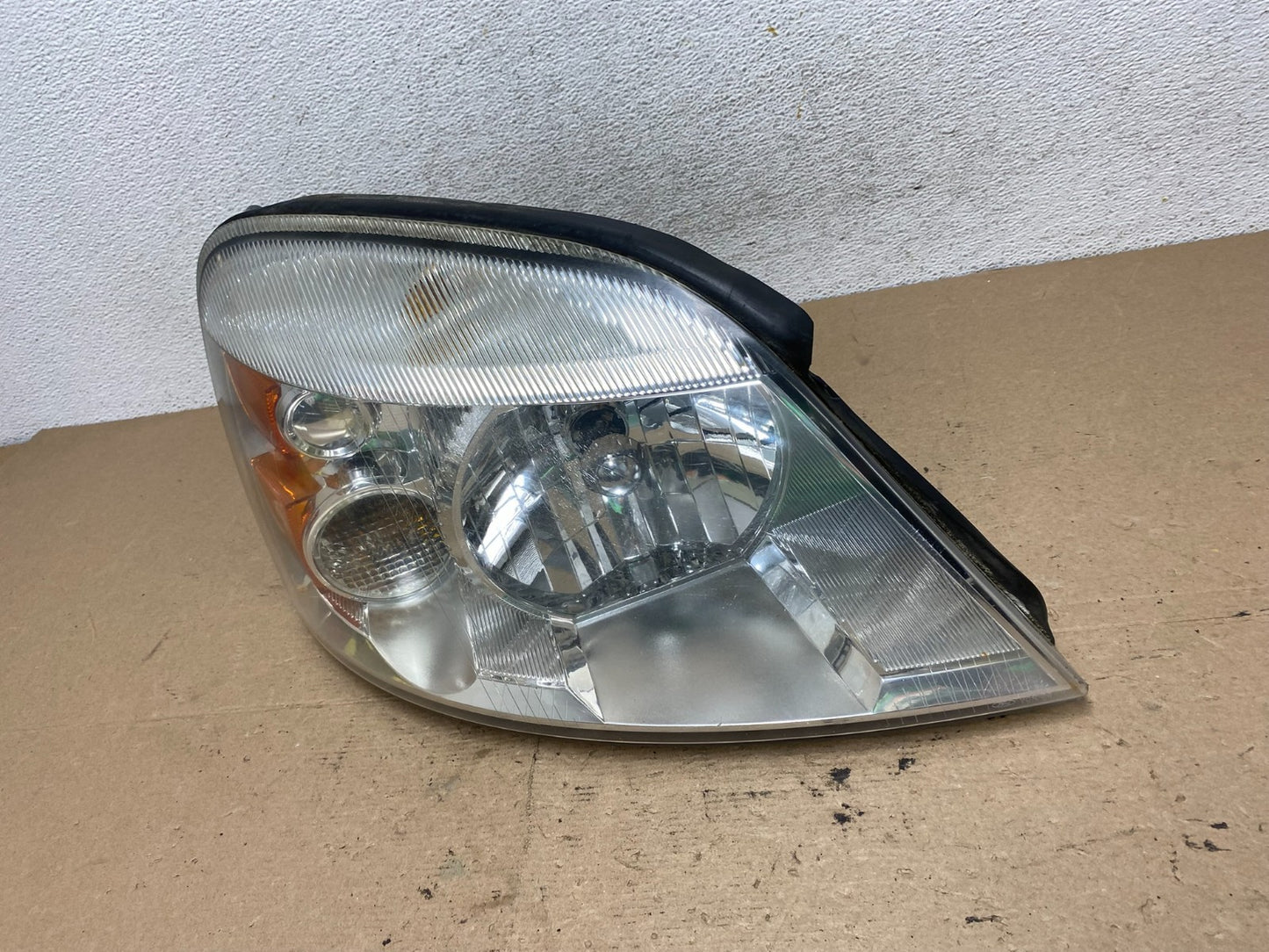 2004 - 2007 Ford Freestar Right Passenger RH Side Headlight Halogen AF5015 DW1