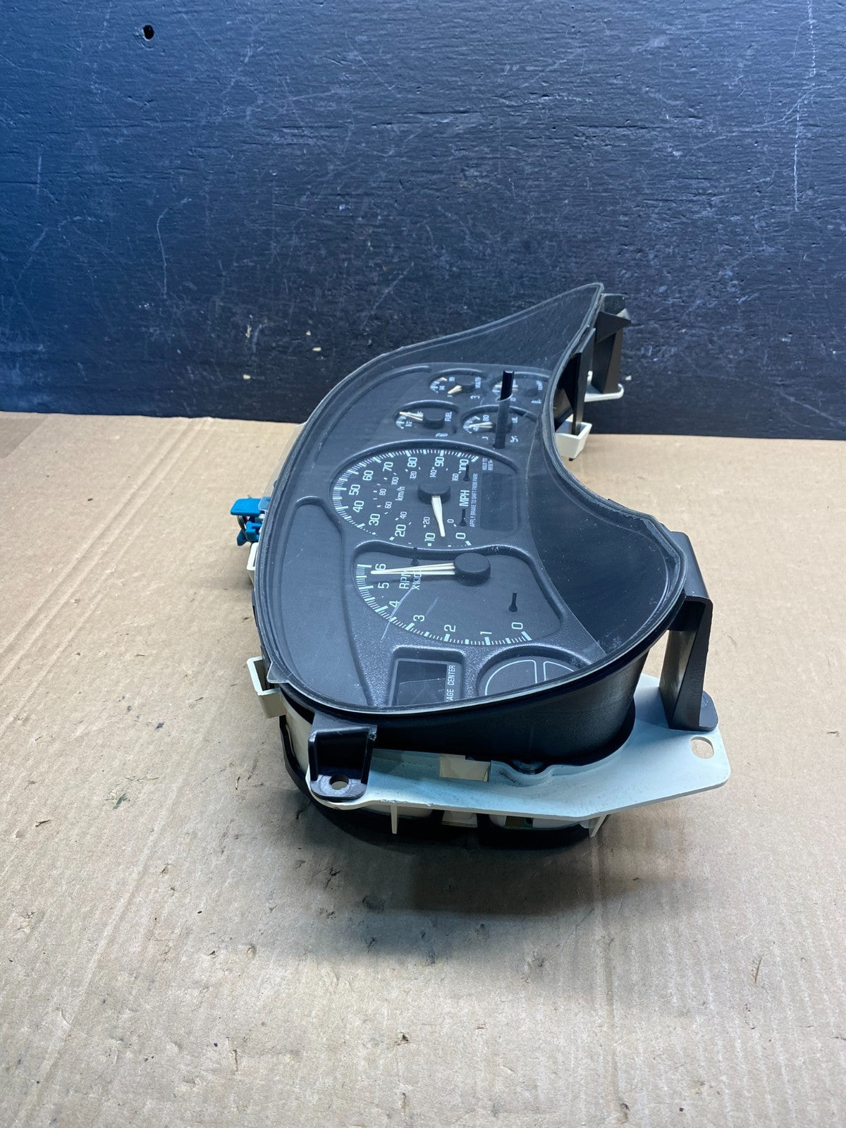2002 GMC Yukon Speedometer Cluster Gauge AE7631 DG1