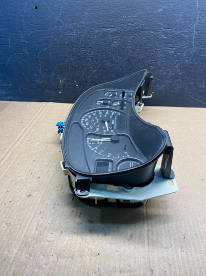 2002 GMC Yukon Speedometer Cluster Gauge AE7631 DG1