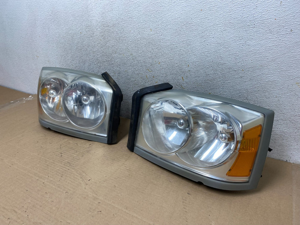 2005 to 2007 Dodge Dakota Left+Right Halogen Headlights AH9391 DW1