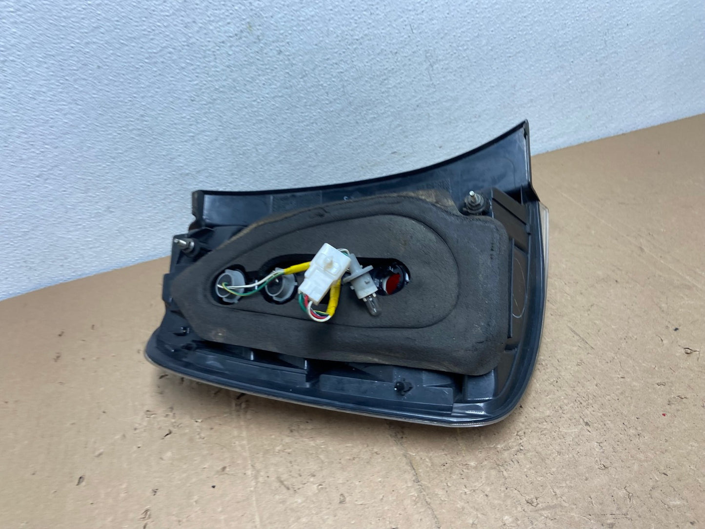2004 - 2005 Toyota Prius Right Passenger Side Rh Tail Light AC7190 LK5