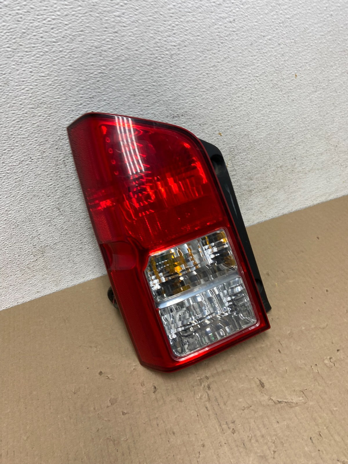 2005 to 2012 Nissan Pathfinder Tail light Left Driver Lh Side AE9600 LK2