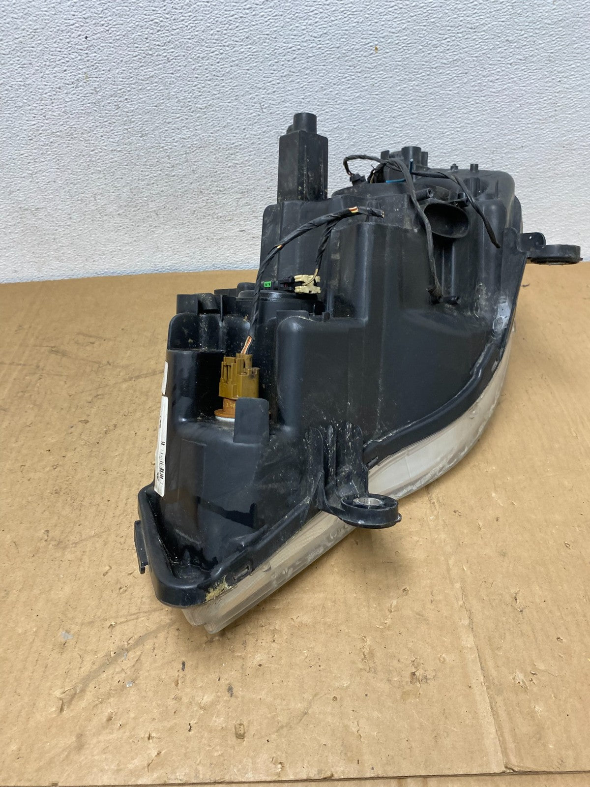 2011 to 2016 Chrysler Town and Country Right Passenger Headlight AC8649 DW5