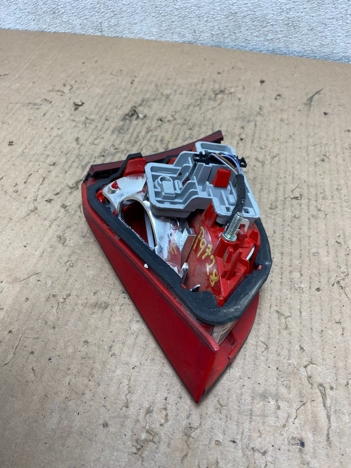 2009-2012 Audi A4 Wagon Avant Right Passenger Side Inner Tail Light P9728 DW8