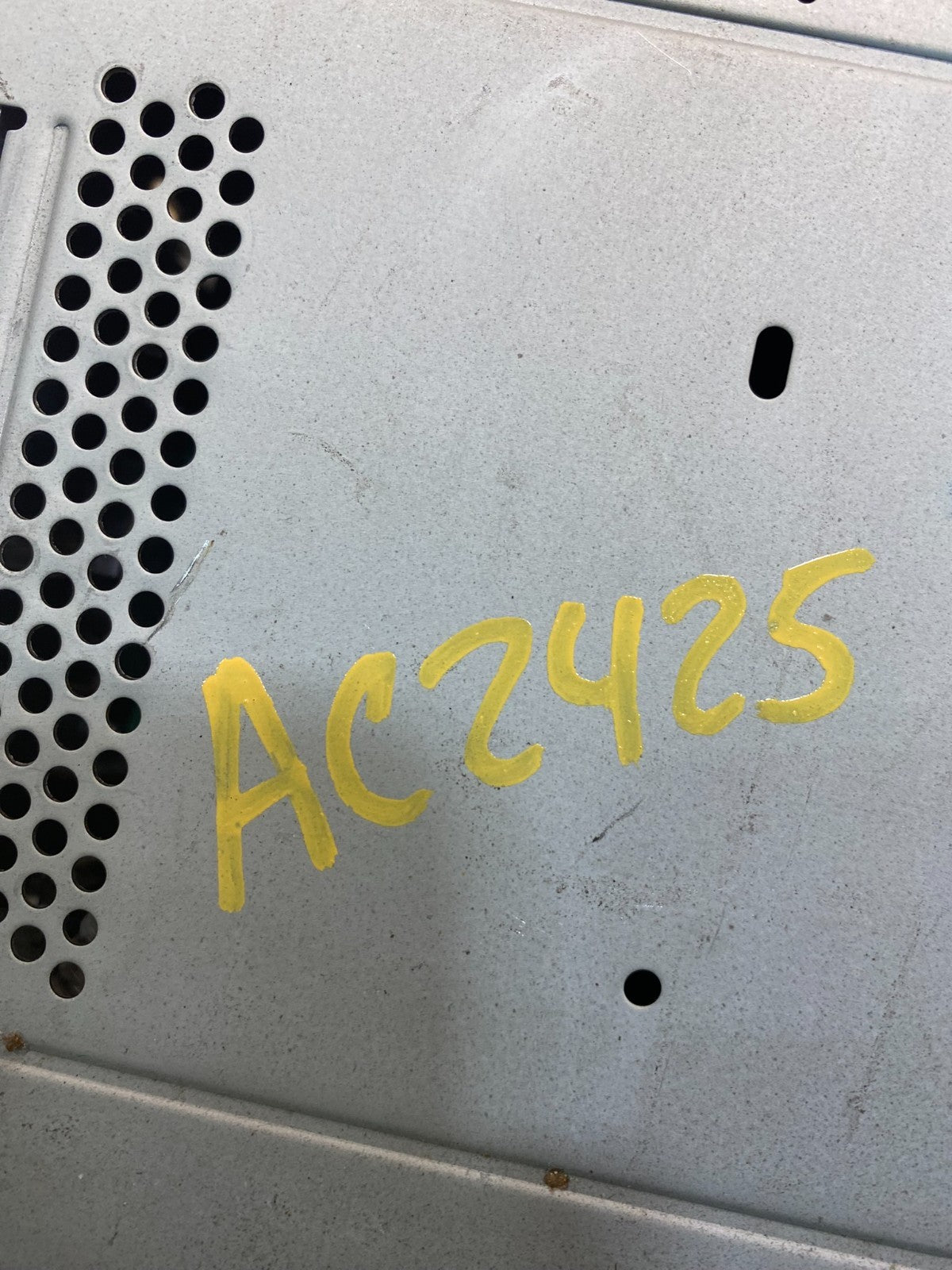 1999-2000 Chevrolet Express Radio AM FM  Player OEM AC2425 DG7