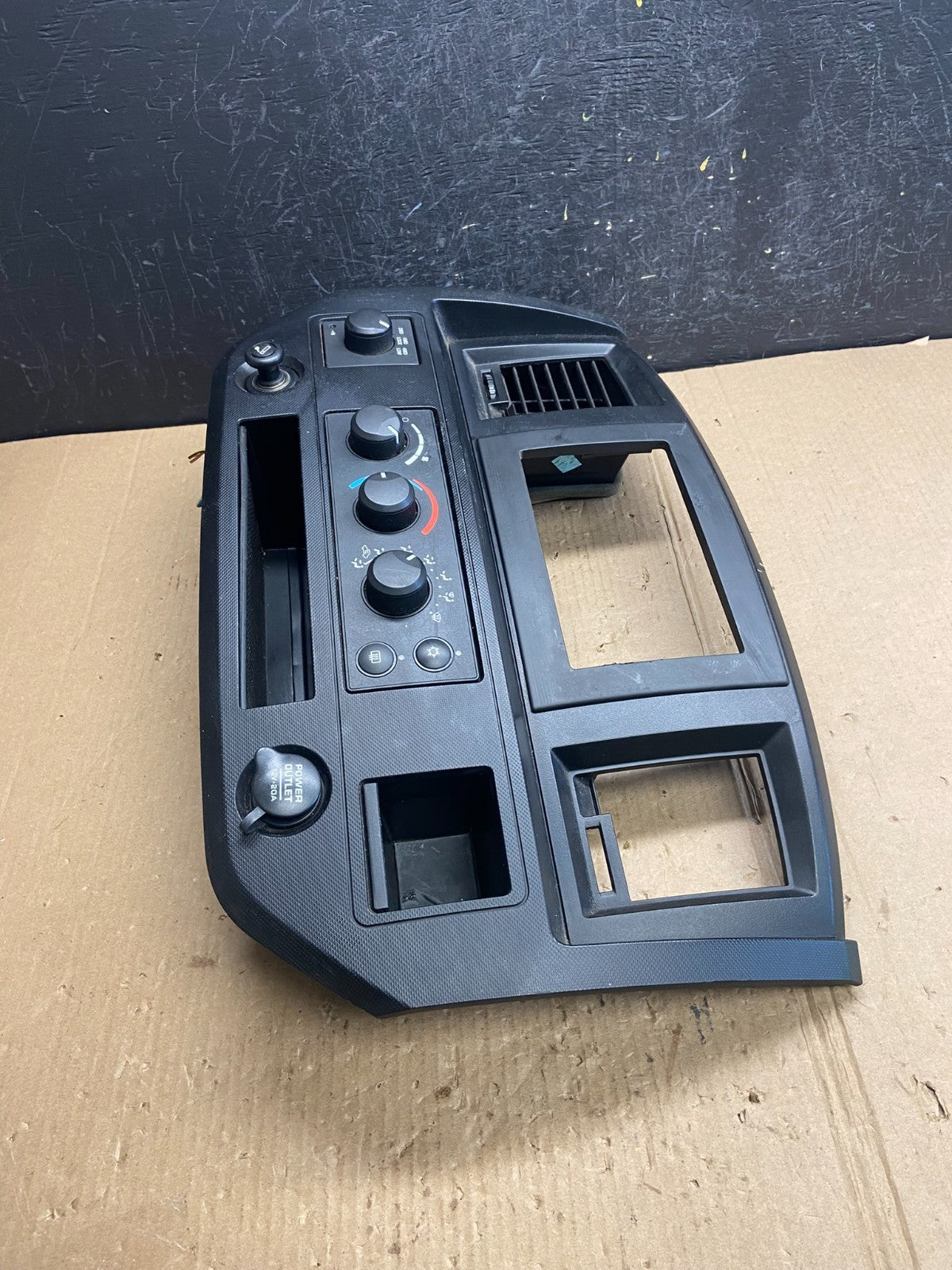 2002 to 2005 Dodge Ram Radio Climate Control Dash Air Vent Bezel Trim AE3863 DG2