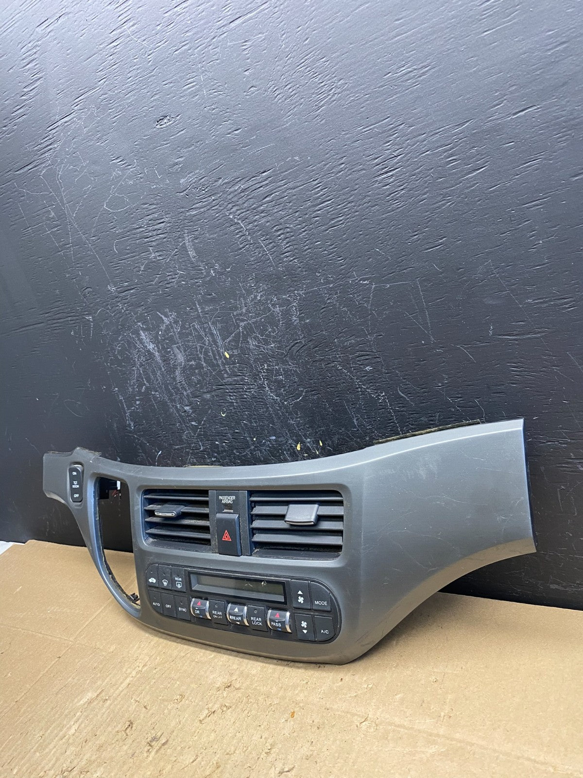 2005 to 2010 Honda Odyssey  Radio Climate Control Dash Trim Bezel AC4706  DG3