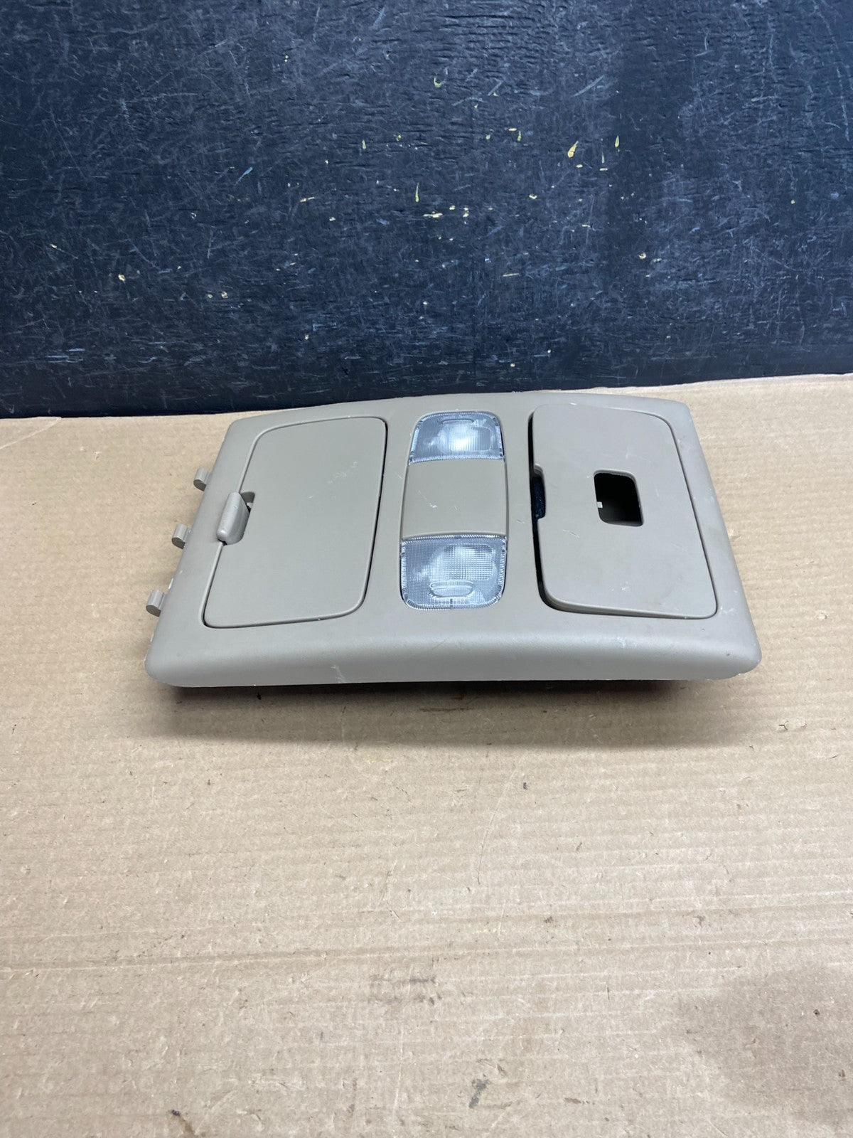2005 to 2011 Toyota Tacoma Overhead Console Dome Light AH1443 DG2