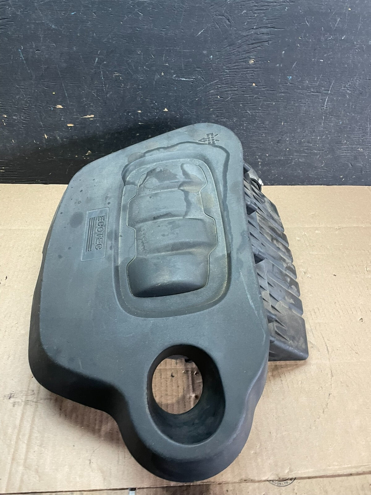 2006 to 2011 Chevrolet HHR Engine Motor Cover Shield M9027 DG2