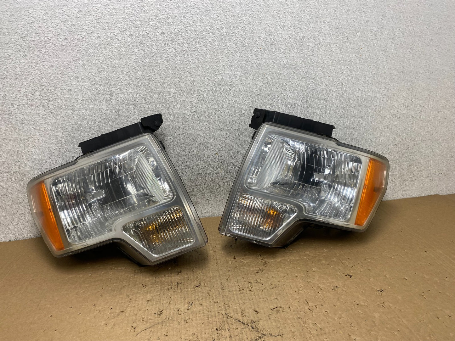 2009 to 2014 Ford F-150 F150 Left+Right Halogen Headlights AF8386 DW0