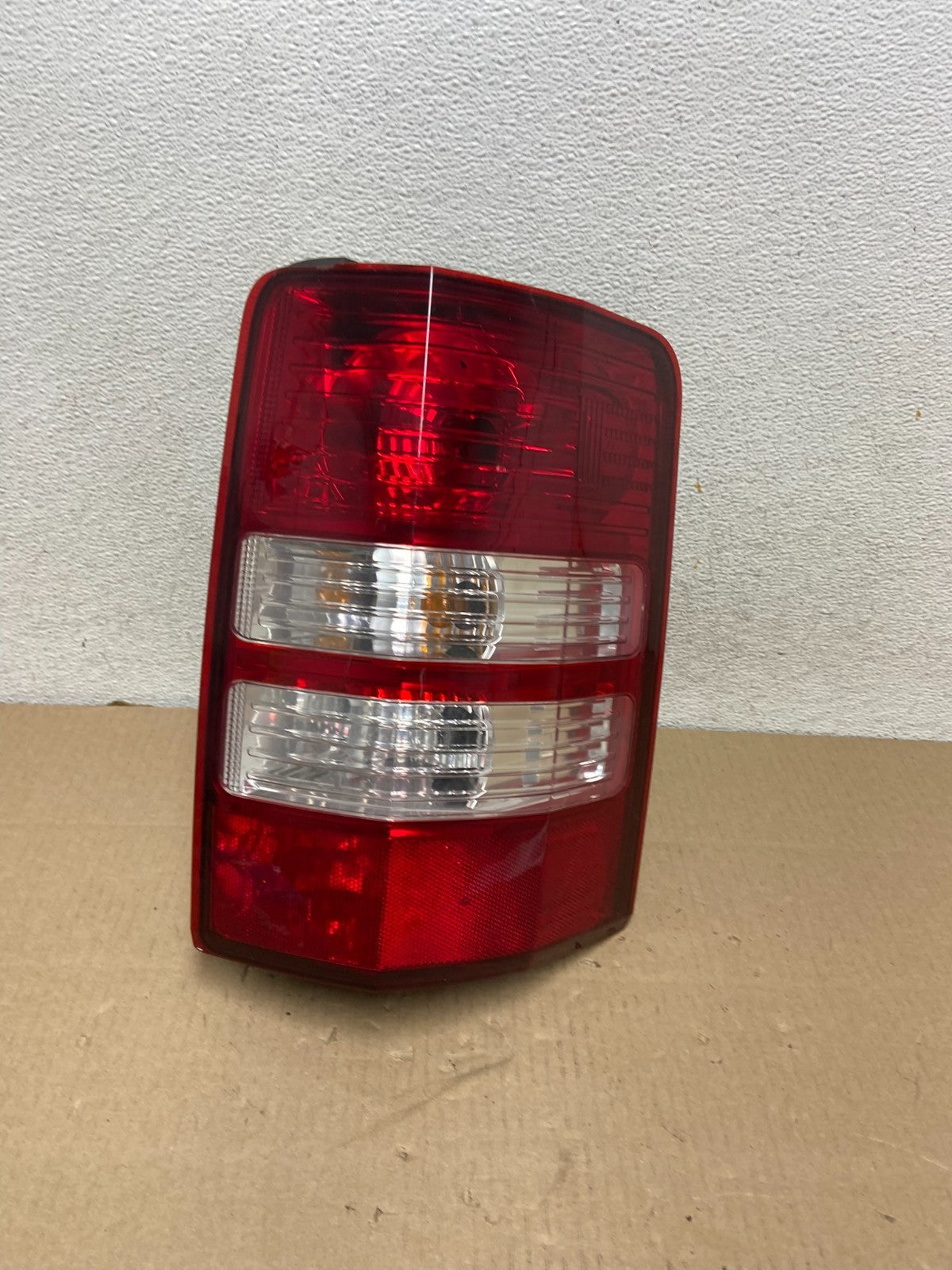 2008 to 2012 Jeep Liberty Right Passenger RH Side Tail Light AG5849 DW0
